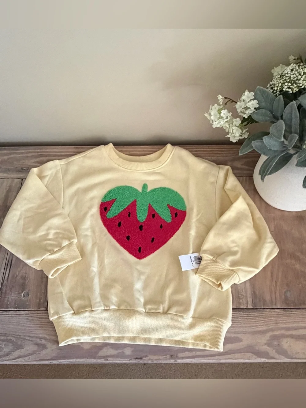 Old Navy Yellow Lightweight Sweatshirt w/ Strawberry Appliqué 🍓🆕